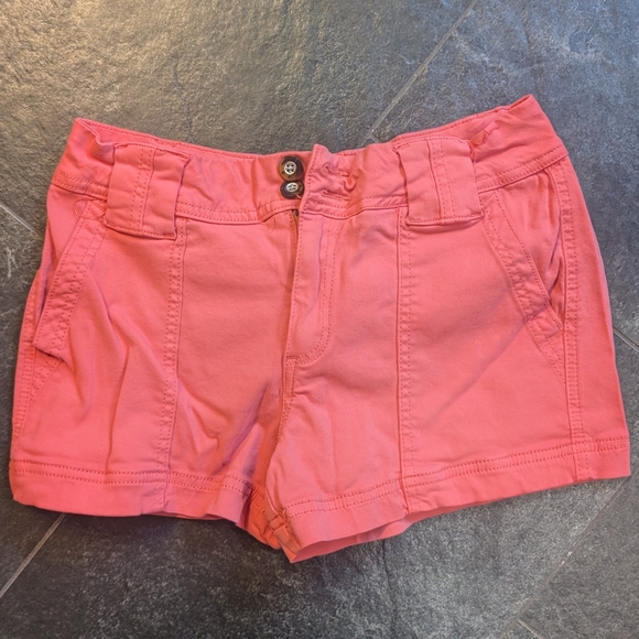 BKE Shorts - Picture 1 of 3